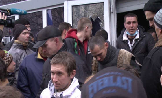 Их разыскивает милиция. Правоохранители просят опознать сепаратистов, устраивавших массовые беспорядки в Донецке