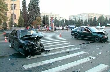 В Донбассе БМВ отправил гаишника в реанимацию и скрылся с места ДТП