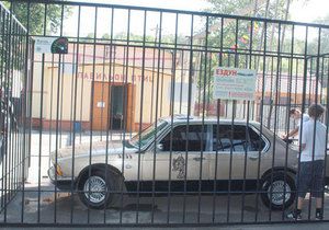  Новым обитателем российского зоопарка стал автомобиль
