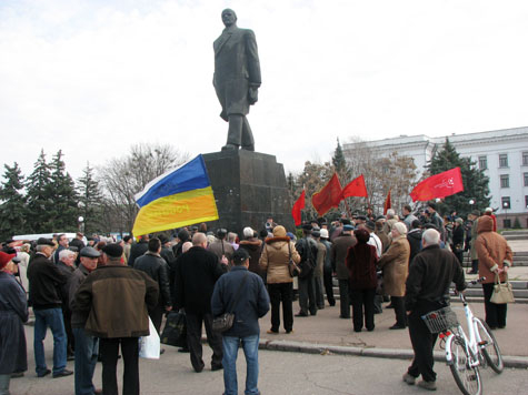 В Краматорске коммунисты провели митинг в стиле &quot;Детям до 16&quot;