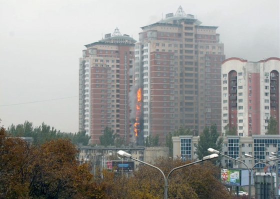В центре Донецка горит элитная жилая новостройка