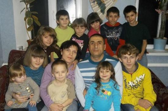 Мариупольская семья, усыновившая ВИЧ-позитивных детей, стала «Гордостью страны» 