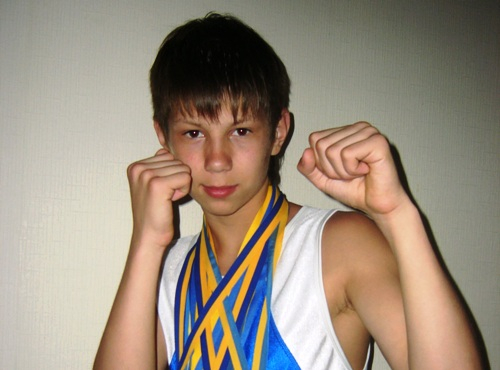 Краматорский кикбоксер Антон Артюхов снова стал чемпионом мира