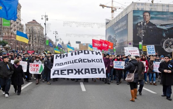 Янукович ответил протестующим уголовными делами