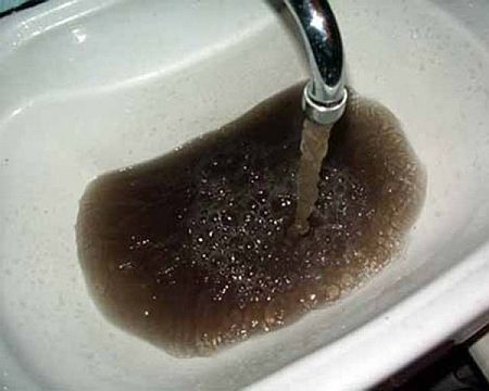 В Житомире из кранов течет &quot;смытое болото&quot; 