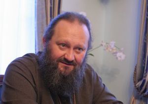 «Да будь ты…» Журналист «1+1» вывел из равновесия настоятеля Лавры вопросами о «Мерседесах»