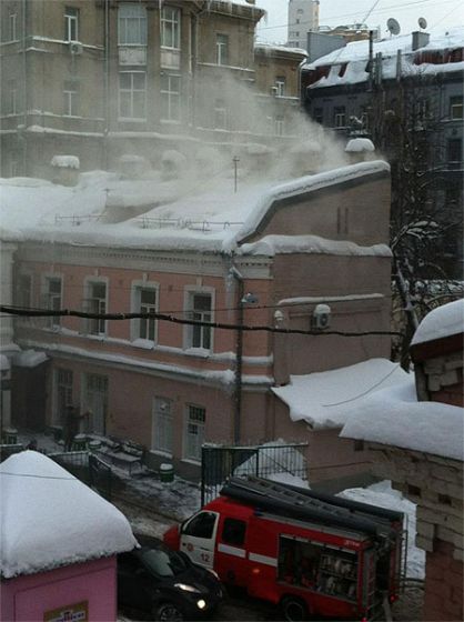 В центре Киева горит милиция 