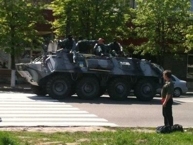 По Днепропетровску ездят бронетранспортеры с автоматчиками 