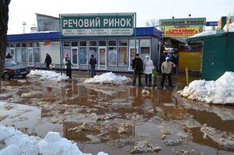 В Киеве начало затапливать улицы