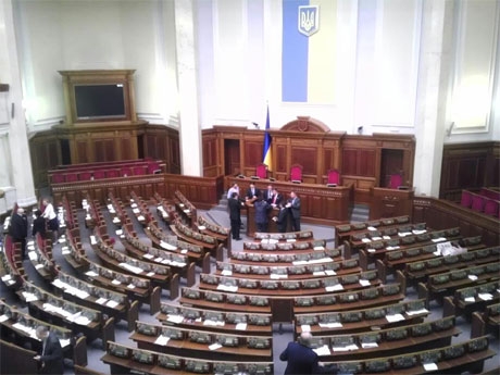Оппозиция продолжает блокирование