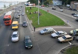  С завтрашнего дня при покупке авто украинцам придется платить новый сбор
