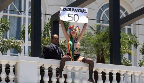 Голые FEMEN устроили акцию «Бразилия - не бордель» 