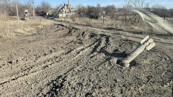 &quot;У Тарасівку не заїжджаємо з літа&quot;. Скільки людей лишається в селах поблизу траси між Покровськом та Костянтинівкою