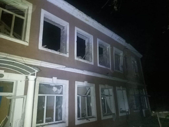 Нічна атака БПЛА у Краматорську, Слов’янську та Дружківці: пошкоджено школу, поштовий термінал та житлові будинки, є поранені та загиблі