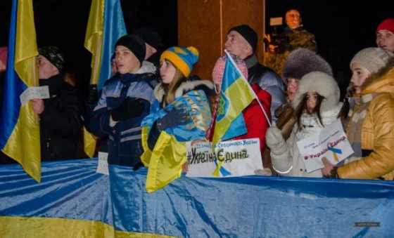 &quot;Жива&quot; мапа України на центральній площі Краматорська: День соборності та як його відзначали у місті
