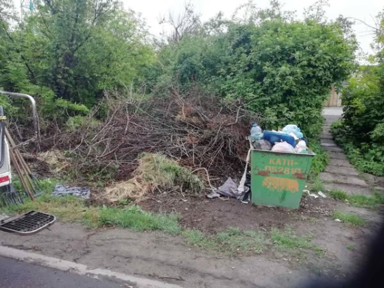 Комунальники Краматорська продовжують боротьбу зі стихійним сміттям