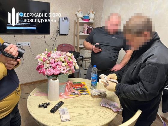 На Донеччині ДБР викрило посадовця однієї з військових частин, який примушував підлеглих працювати на свою родину