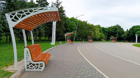 Під обстрілами, але живе: весна у Краматорську на фото