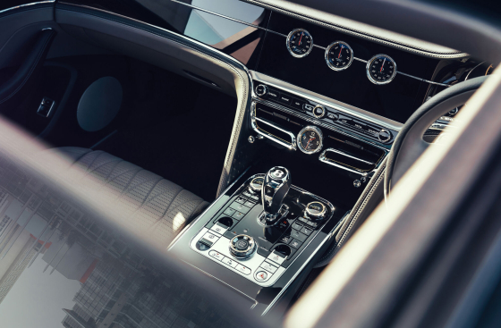 Новий Bentley Flying Spur: як поєднати елегантність і технології? 