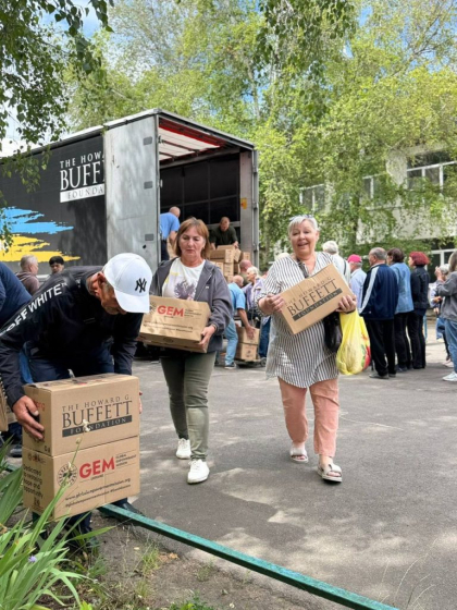 У Краматорську мешканці громади отримали сімейні продовольчі набори та дитячі подарунки