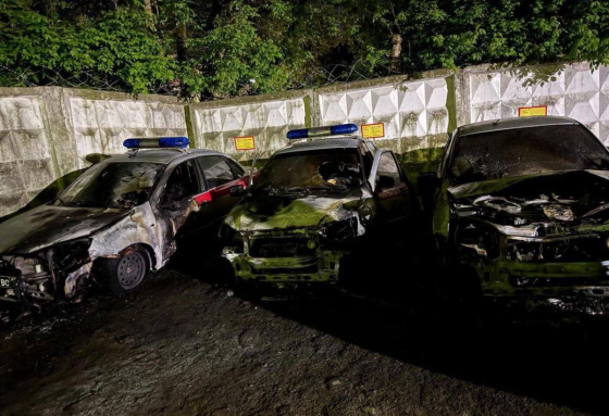 У РФ дівчина підпалила п&#039;ять авто Росгвардії