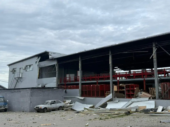 Нічна атака БПЛА у Краматорську, Слов’янську та Дружківці: пошкоджено школу, поштовий термінал та житлові будинки, є поранені та загиблі