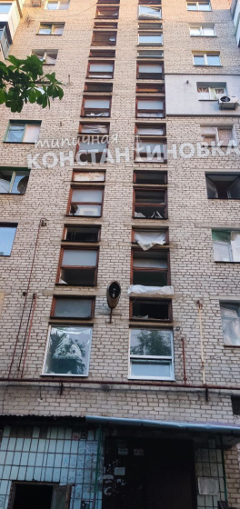 Вночі росіяни обстріляли Костянтинівку: місцеві повідомляють про пожежу та руйнування