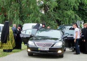 Житомирский владыка приехал на богослужение на Lexus стоимостью свыше 100 тысяч евро
