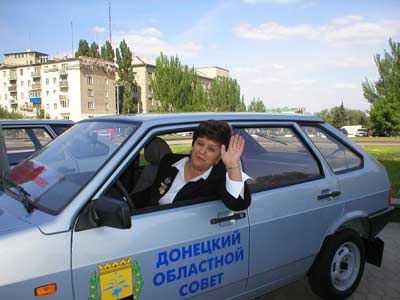 Лучший учитель года Александра Рябуха получила в награду автомобиль