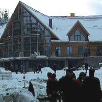 Стали известны хозяева пущеводицких &quot;хатынок&quot;, стоимостью миллионы долларов