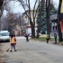 В Краматорську комунальники вигрібають опале листя, прибирають узбіччя доріг та вивозять сміття
